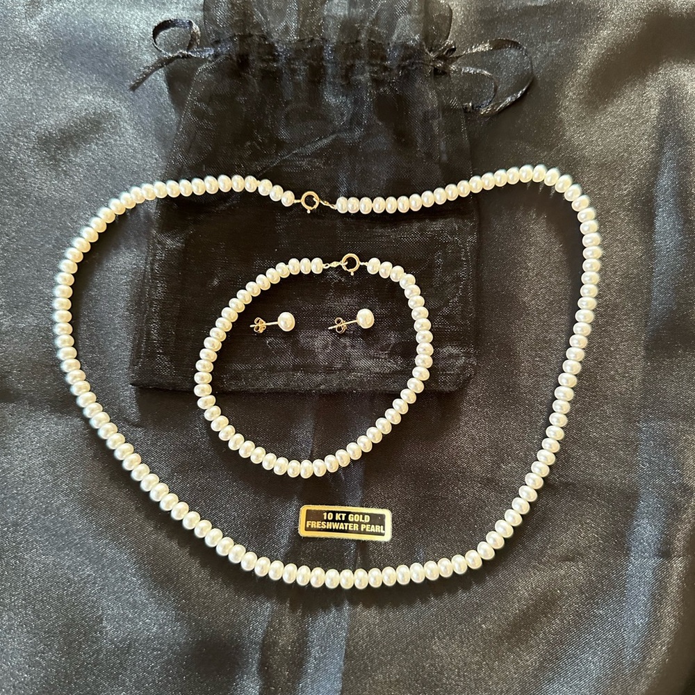10KT Yellow Gold Freshwater Pearl Set